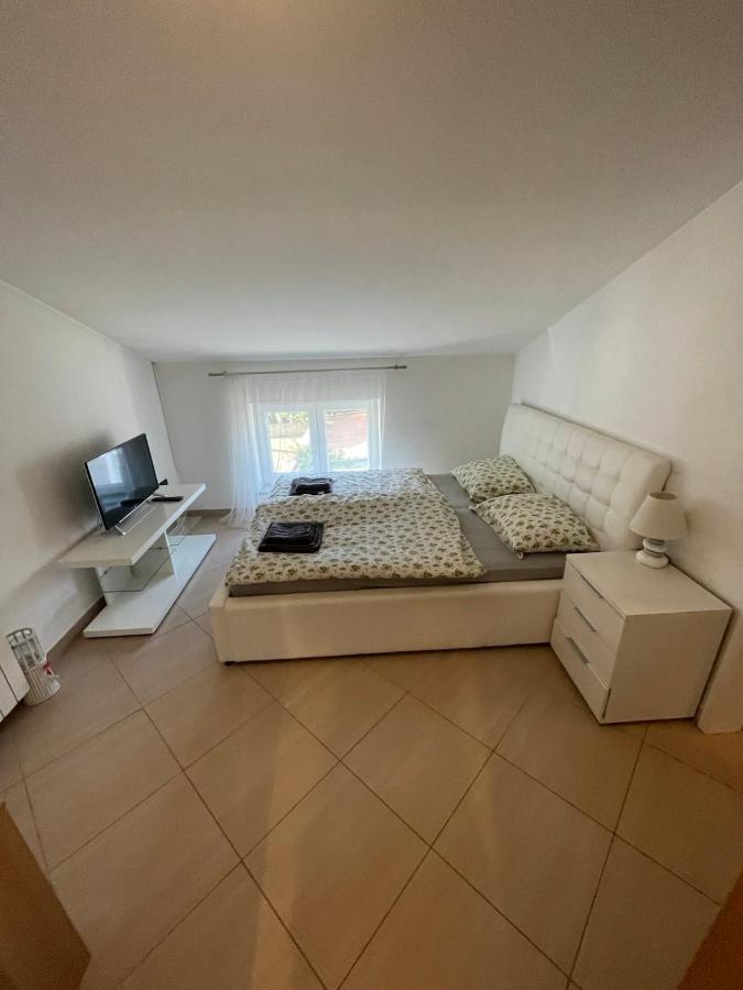 Apartments Christine Umag Luaran gambar